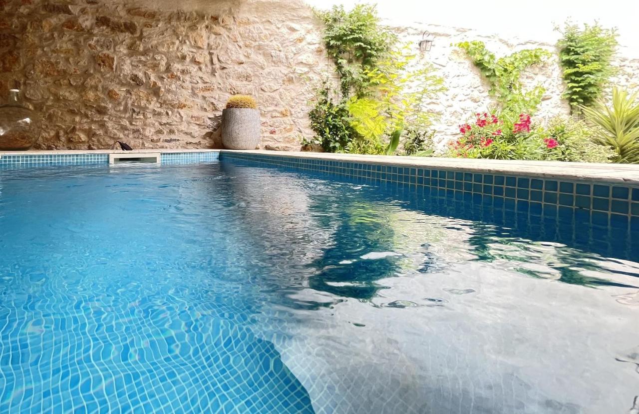 L'Oiseau Bleu Suite Merle Bleu Roubia ภายนอก รูปภาพ