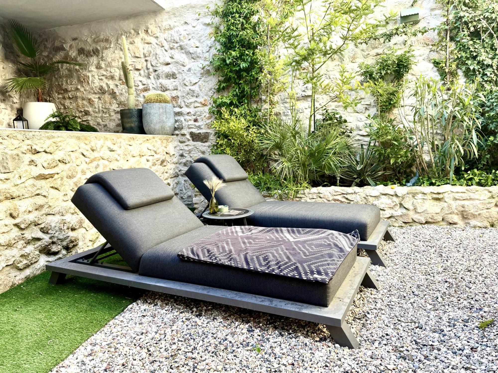L'Oiseau Bleu Suite Merle Bleu Roubia ภายนอก รูปภาพ